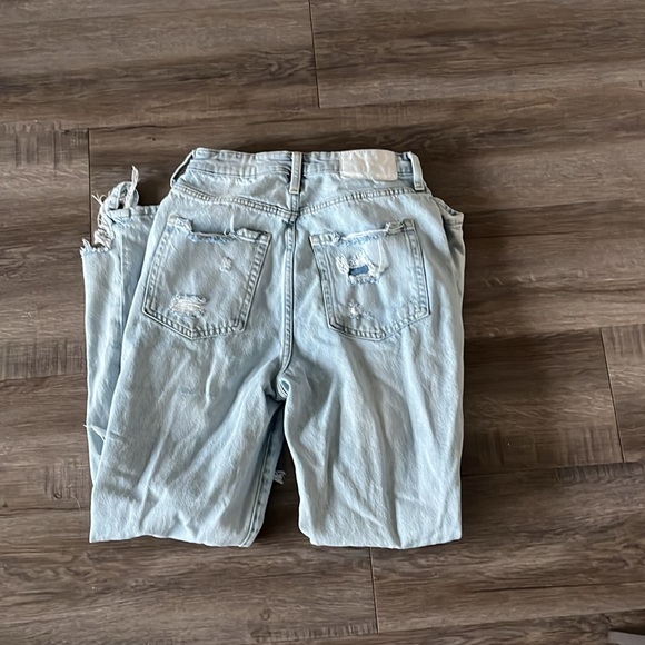 H&M Ultra High Wasted Mom Jean - Picture 2 of 2